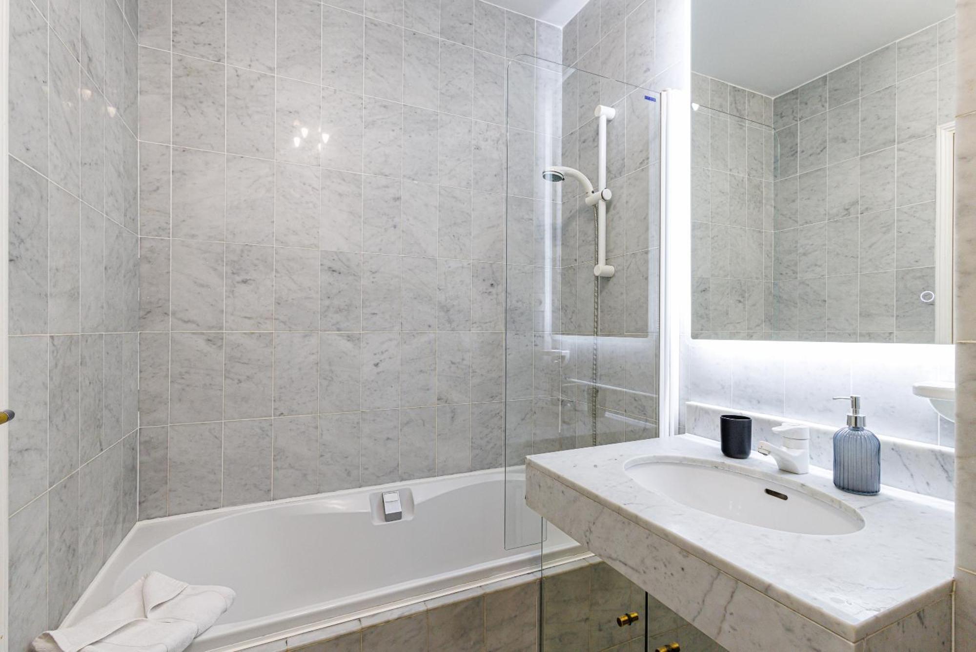 Le Victoria, Elegant T2 Au Bord Des Plages, Piscine, Sauna 芒通 外观 照片